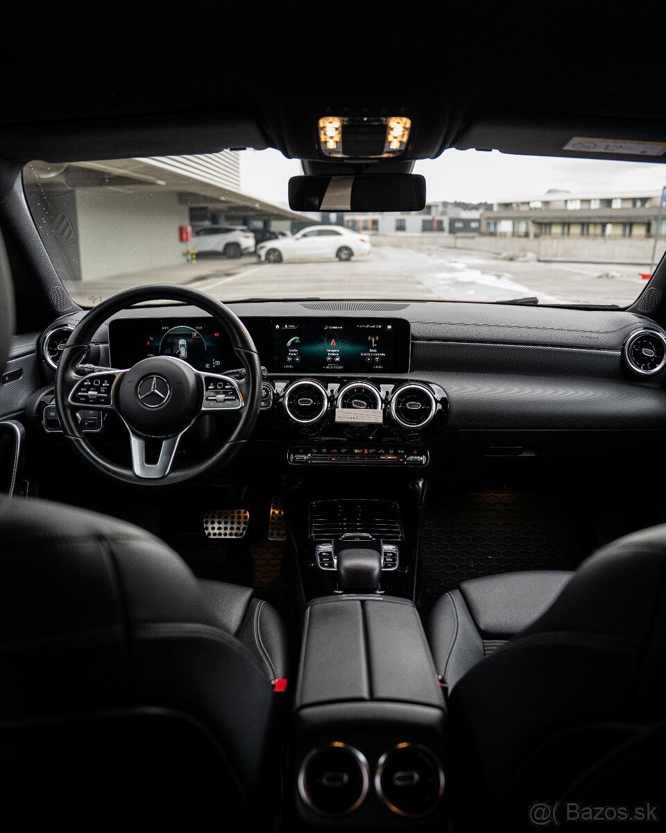 Mercedes-Benz CLA180 Shooting Brake - 14