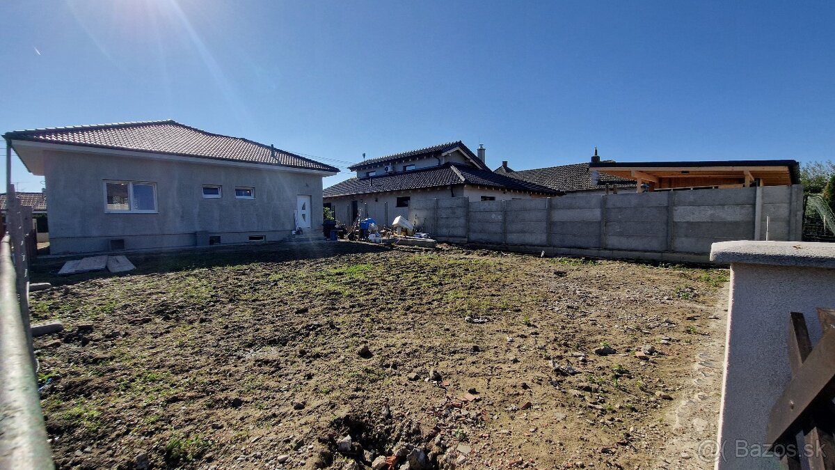 Zrekonštruovaný rodinný dom, 8 á, obec Vlčany - 14