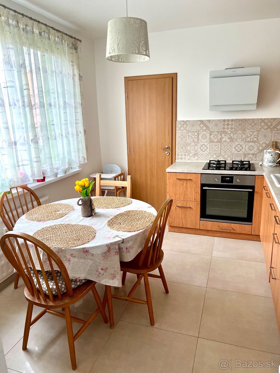 Veľký 3 izbový byt s dvoma balkónmi na Nábrežnej, Nové Zámky - 14