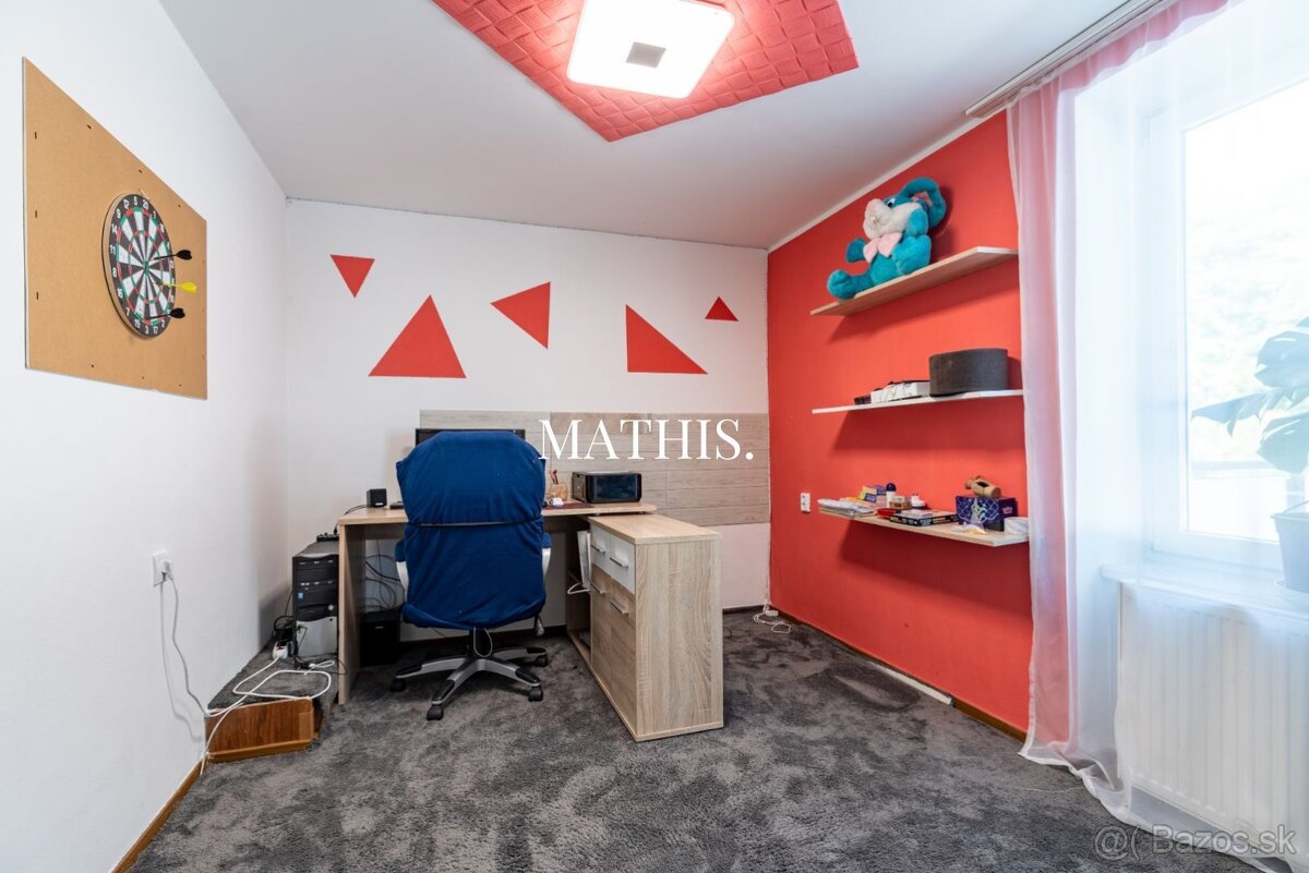 Na predaj priestranný rodinný dom s 3 podlažiami, krásnou zá - 14