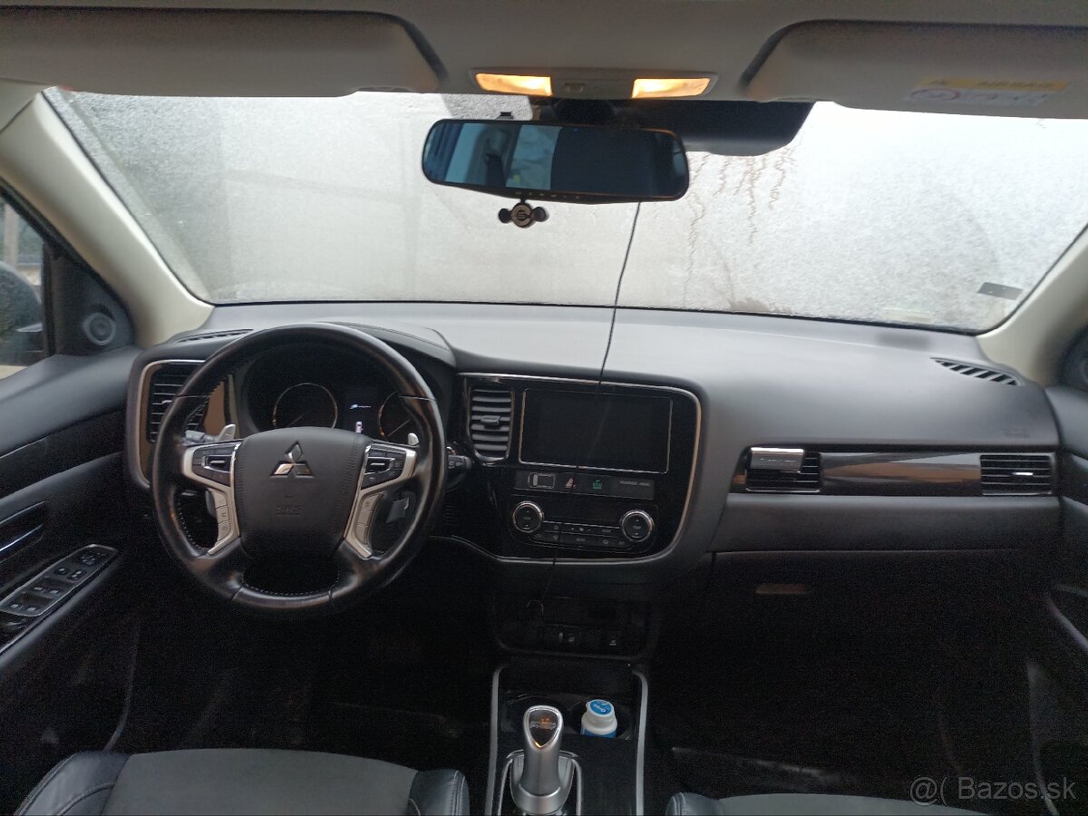 Mitsubishi Outlander PHEV 2018 - 14