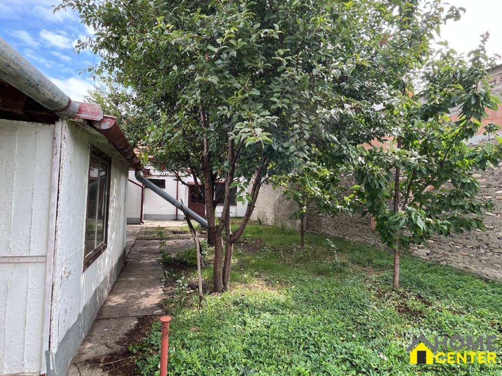 NA PREDAJ starší rodinný dom v tichej oblasti Komárna - 14