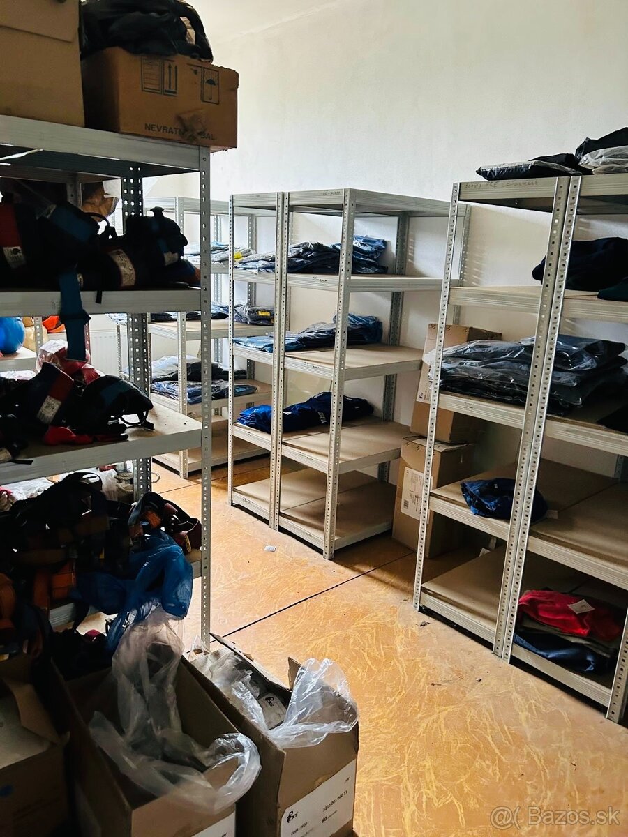 Budovy v priemyselnom areáli NA PREDAJ - 14