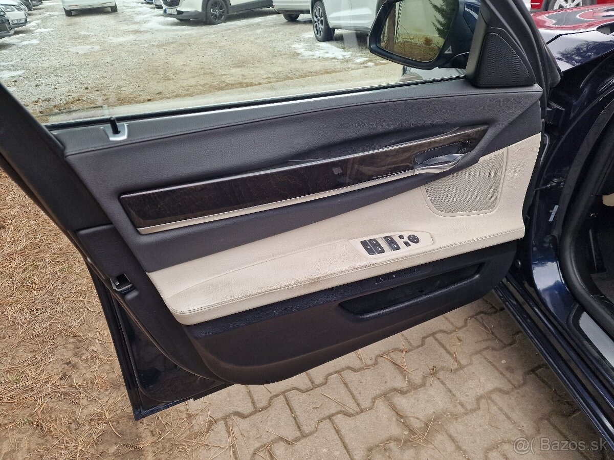 BMW 740i 320k A/T8 (benzín) - 14