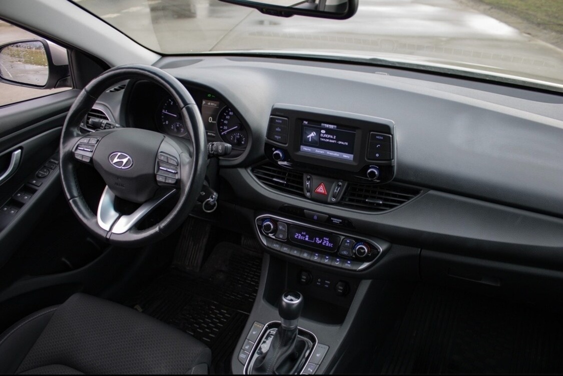 Hyundai i30 1.6 CRDi automat - 14