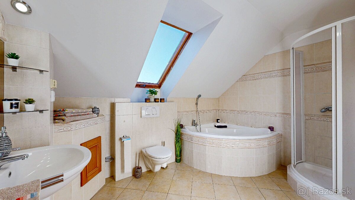 Priestranný RD s veľkorysým 12-ár pozemkom v obci Ďurďošík - 14