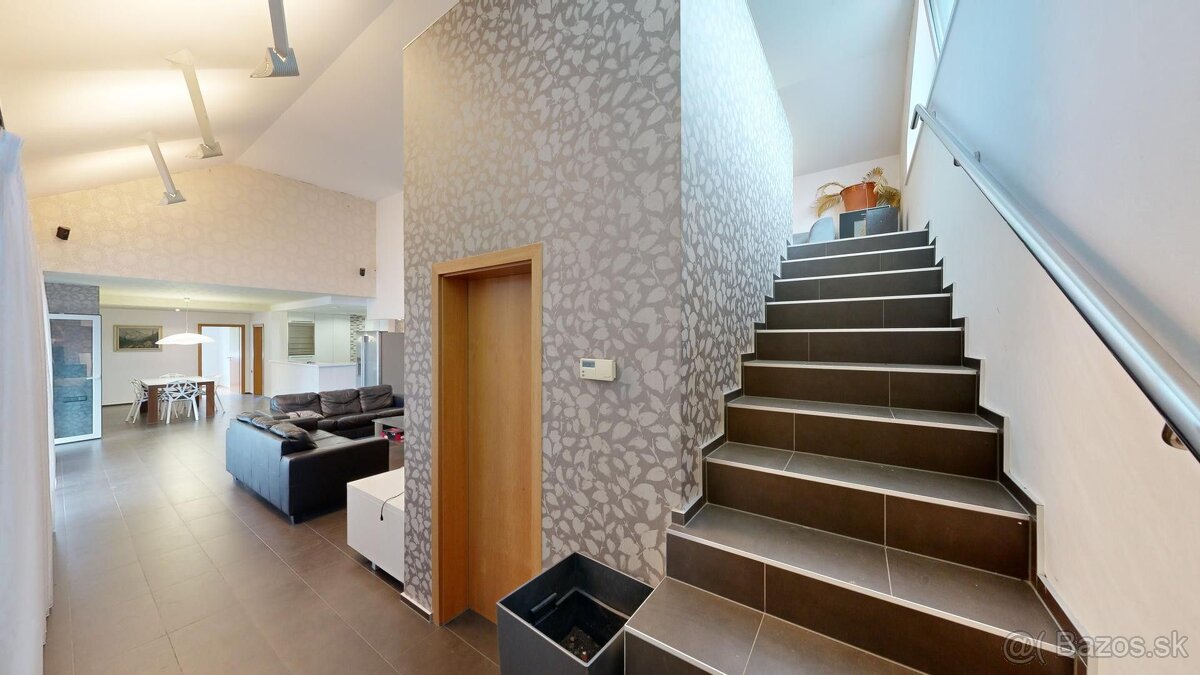 NA PREDAJ VEĽKÝ RODINNÝ DOM SENICA - 14