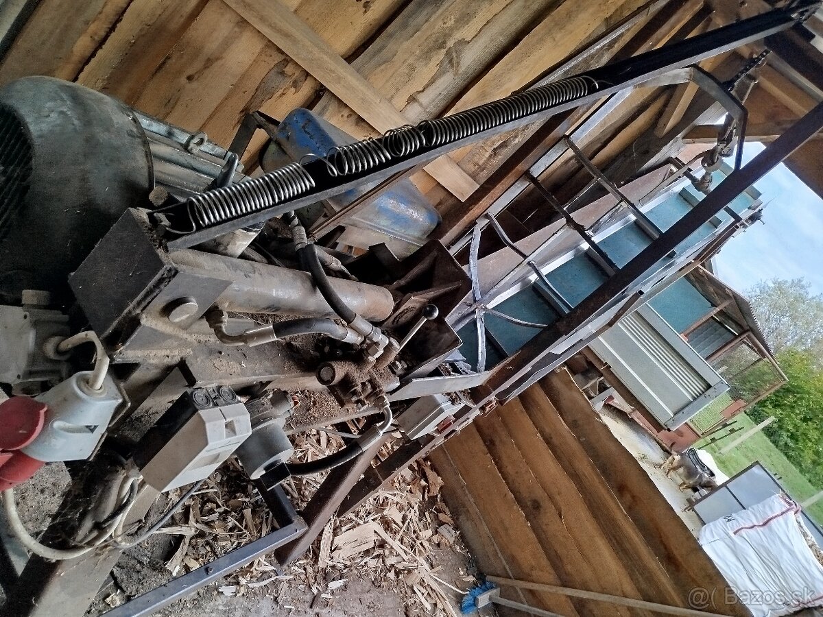 Štiepací automat - 14