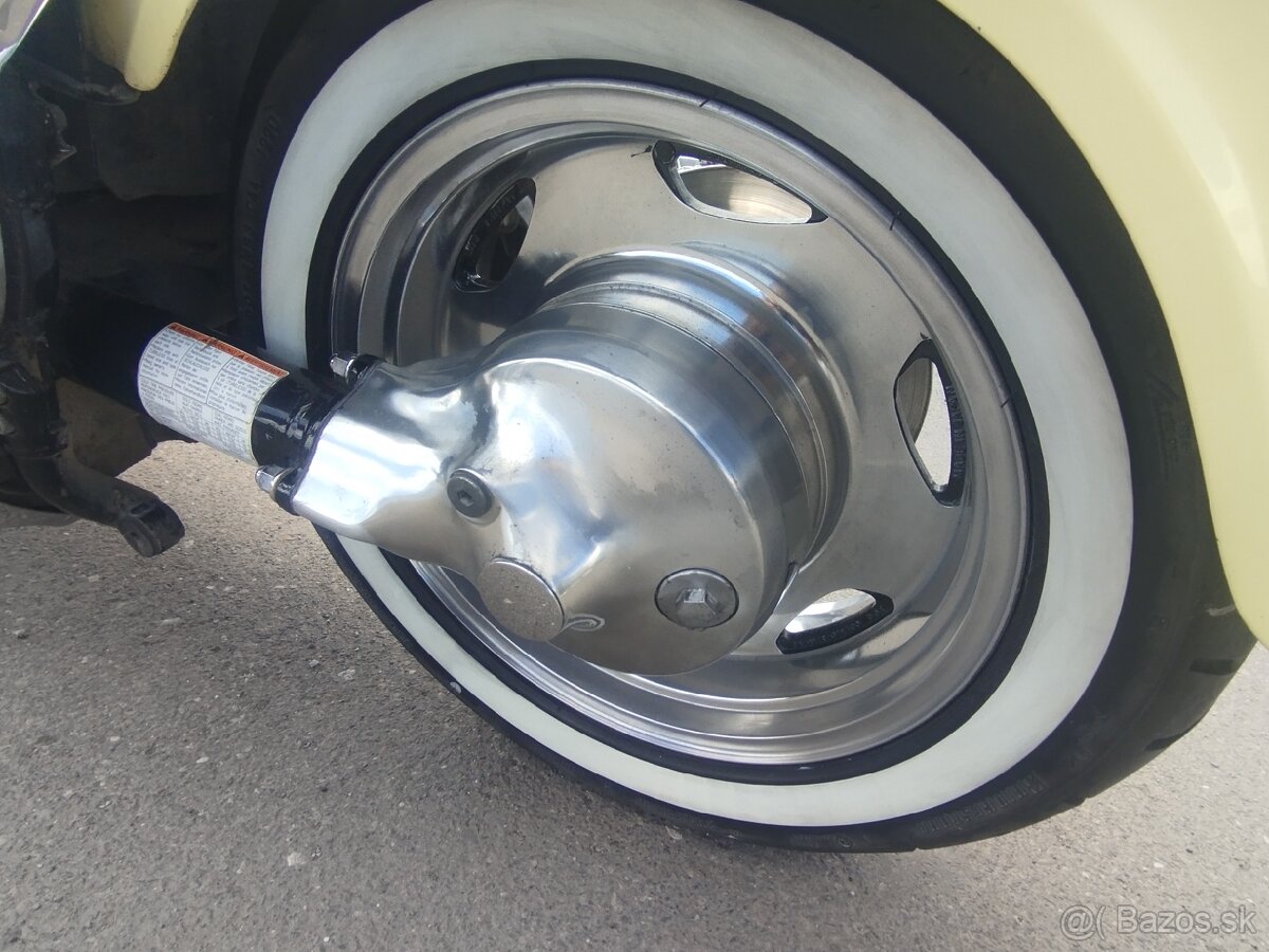 Suzuki VL 1500 Intruder - 14