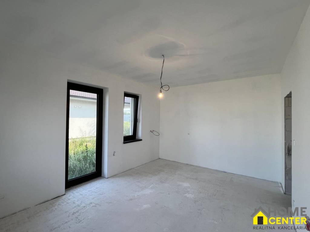 REZERVOVANÁ novostavba - 5 izbový bungalov/ RD/ v Komárne / - 14