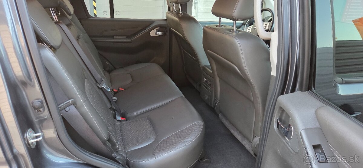 Nissan Pathfinder 3.0 V6 4x4 Automat Vzduch Podvozok 7-miest - 14