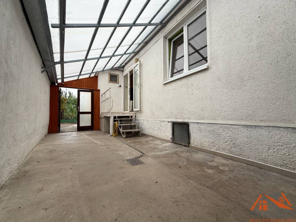 VÝBORNÁ LOKALITA Rodinný dom s garážou Dvory nad Žitavou - 14