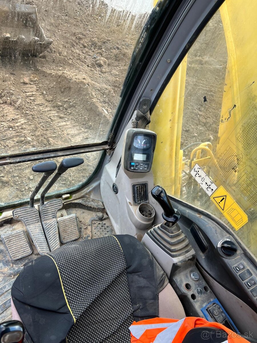 New Holland E215 - 14