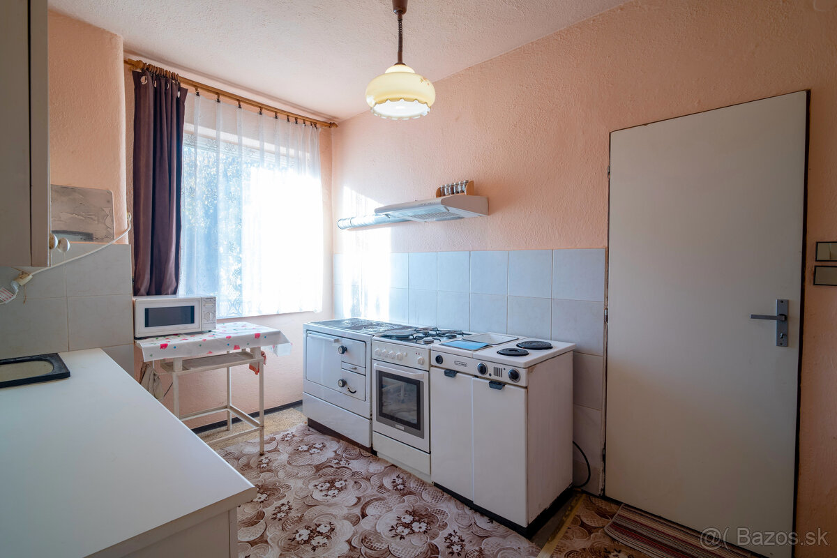 Na predaj dva rodinné domy na jednom pozemku v Krásnohorskom - 14