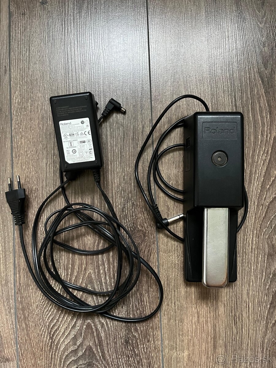 Predám Roland VR-730 + hard case - 14