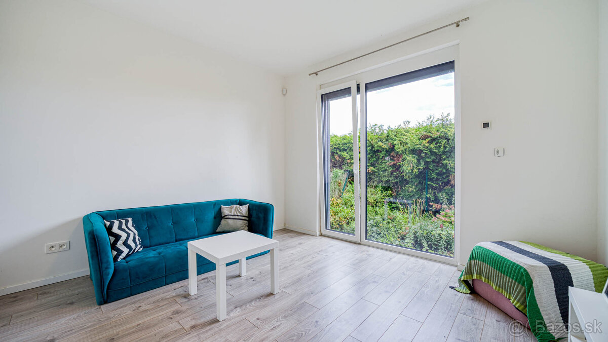 Príjemný 3-izbový byt s predzáhradkou a parkovaním TRI VODY - 14