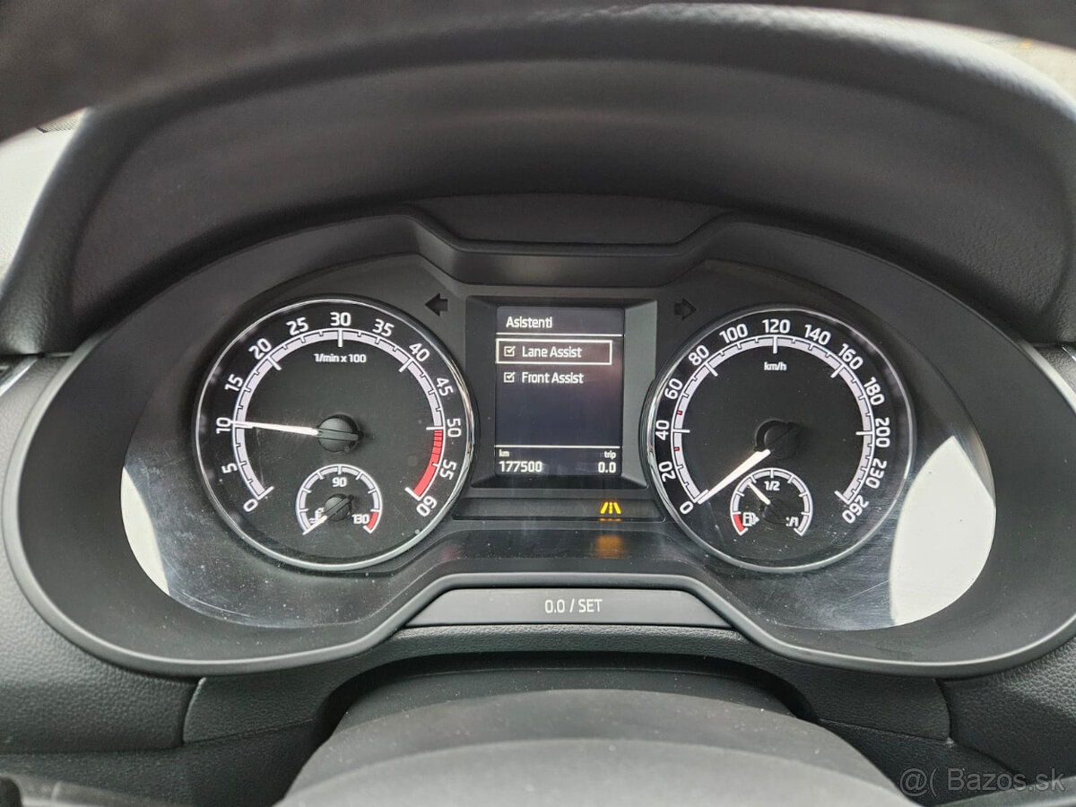 Škoda Octavia 1.6 TDI Style modrá - 14