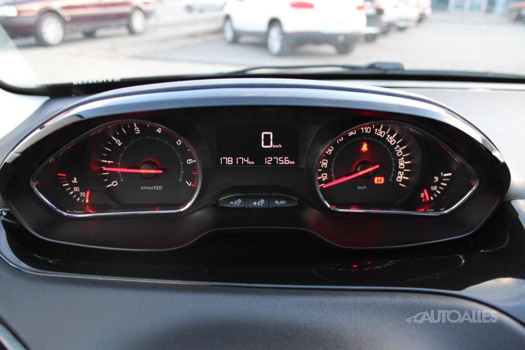 Peugeot 208 1,4 i 16V + LPG 70 kW - 14