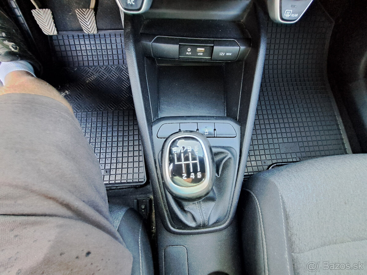 Kia Stonic 1,4 benzín,rv.09/2020 - 14