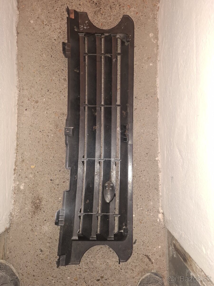 Land Rover predná maska L322 - 14