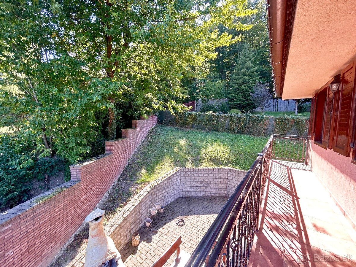 Na predaj impozantná štýlová 5-izbová rodinná vila - 14