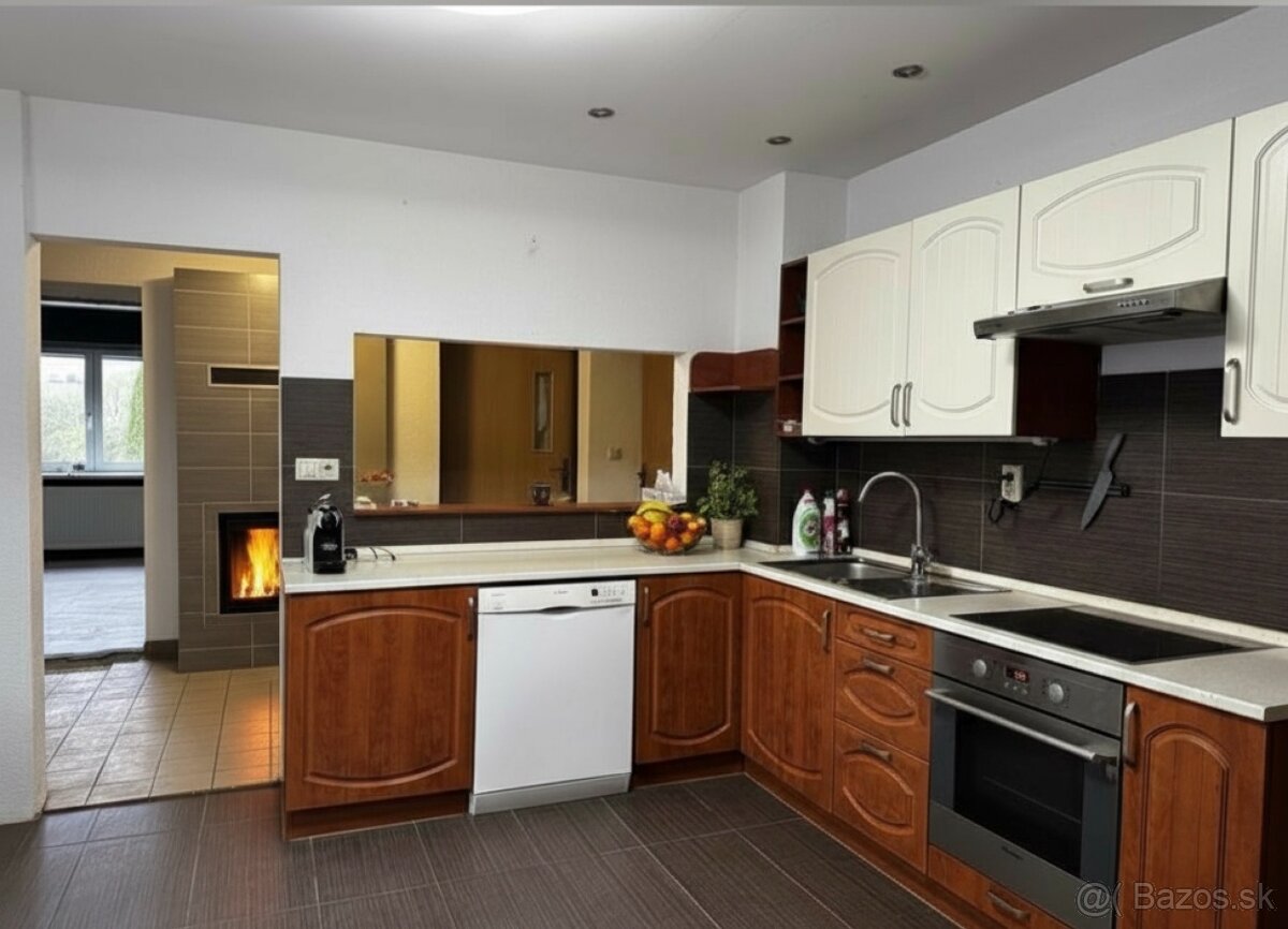 NA PREDAJ rodinný dom - Bánovce nad Bebravou - 14