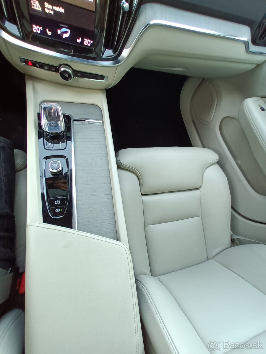 VOLVO V60 B4 INSCRIPTION B4 2,0D/145KW A8 2022 - 14