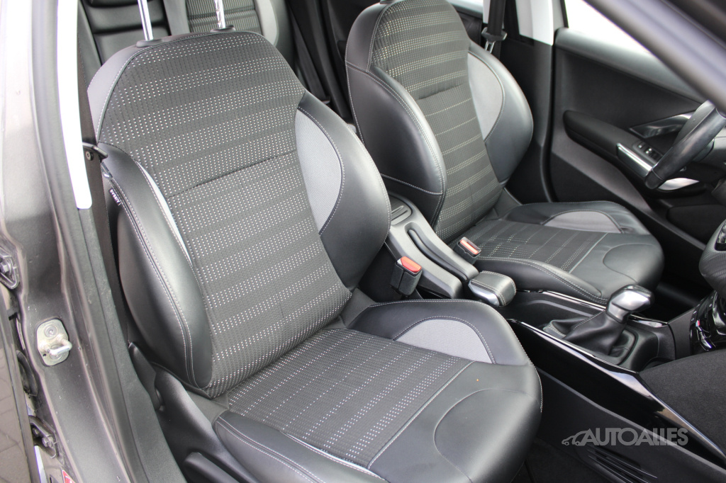 Peugeot 2008 1,2 e-THP 81 kW ALL - 14