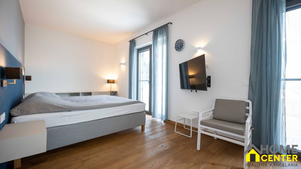 NA PREDAJ atraktívna kamenná vila /419 m²/ pri mori, Dalmáts - 14