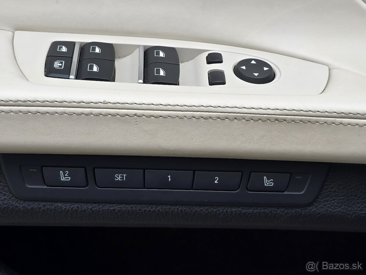 BMW 750i xDrive - 14