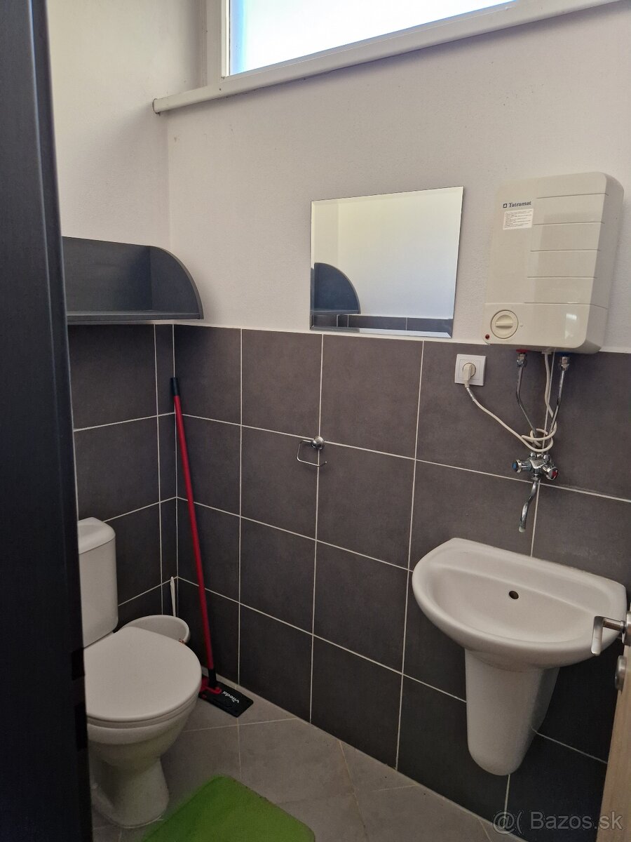 Predám prízemný priestor Piešťany ( Floreát ) - 14