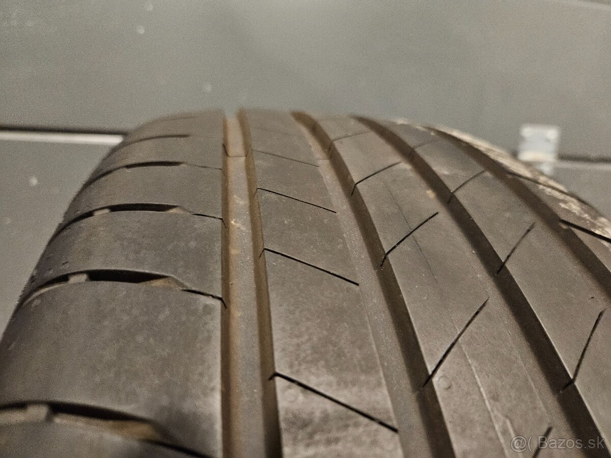 Prakticky nové letné pneumatiky Bridgestone - 235/55 r18 - 14