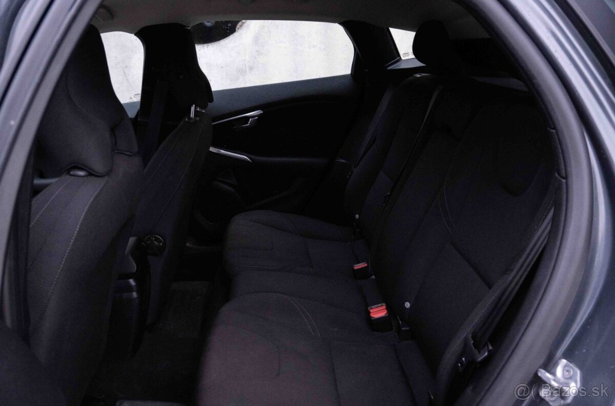 Volvo V40 T2 1.6L Momentum - 14