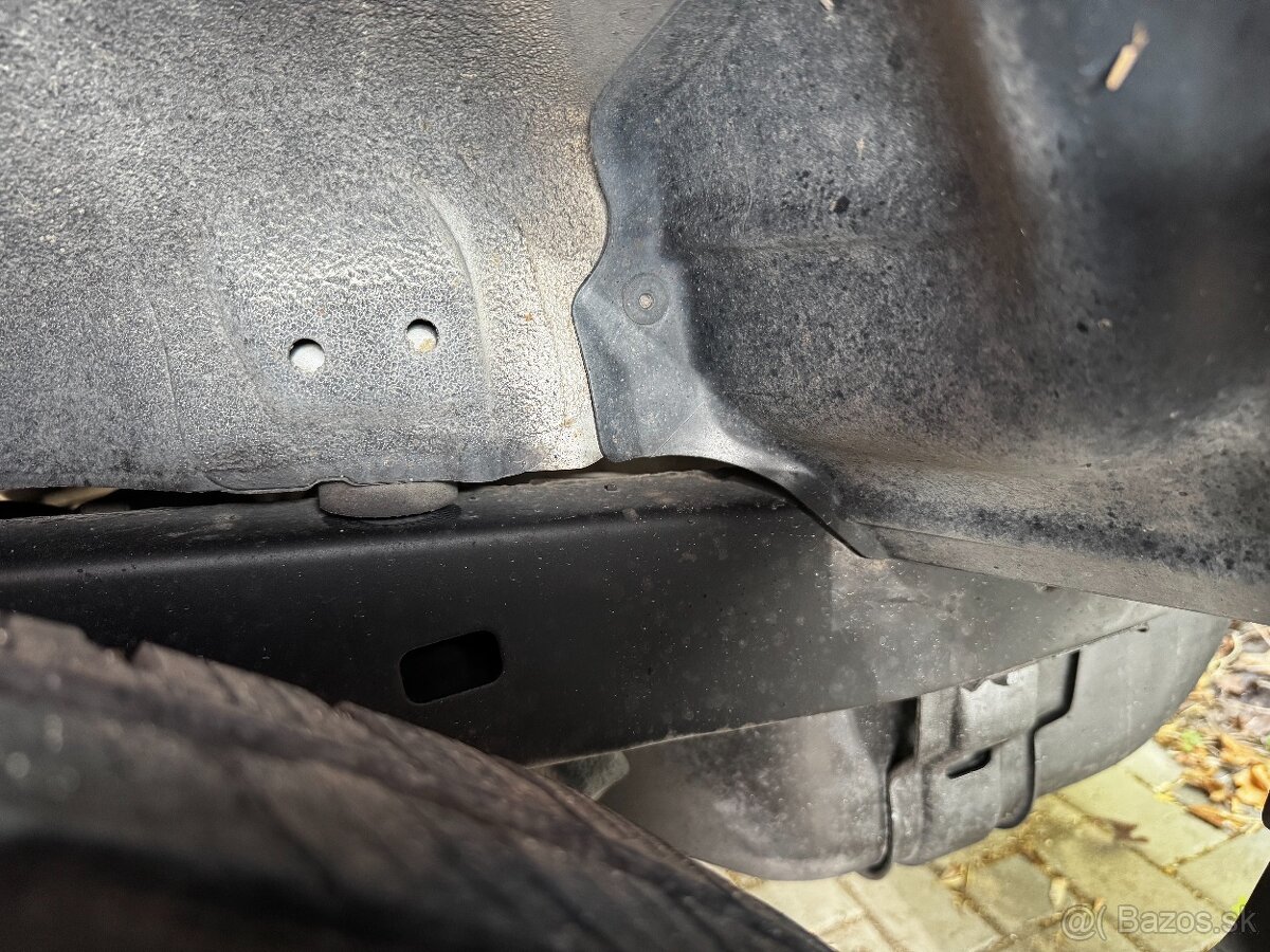 Toyota Land cruiser 120 3,0 D-4D 122KW pôvodný lak,dovoz IT - 14