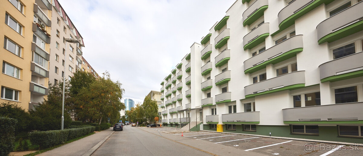 Kompletne zariadená garsónka s balkónom na Nivách vrátane en - 14