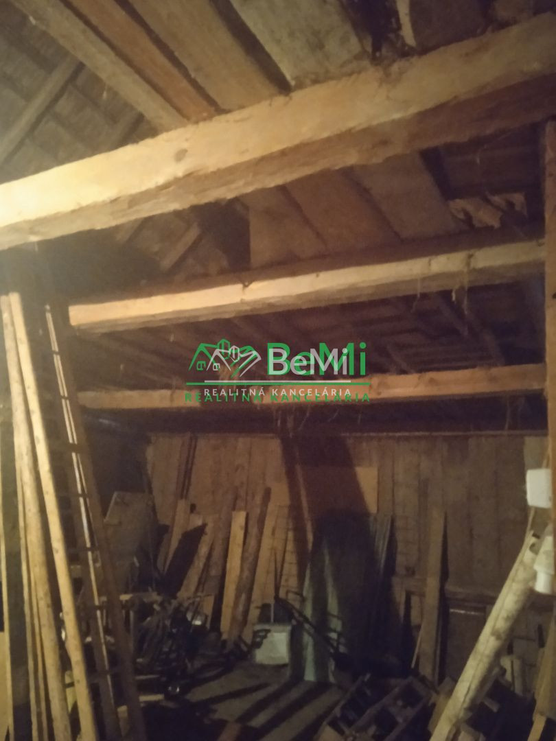 Predaj rodinného domu – stará zachovalá chalúpka s veľkým po - 14