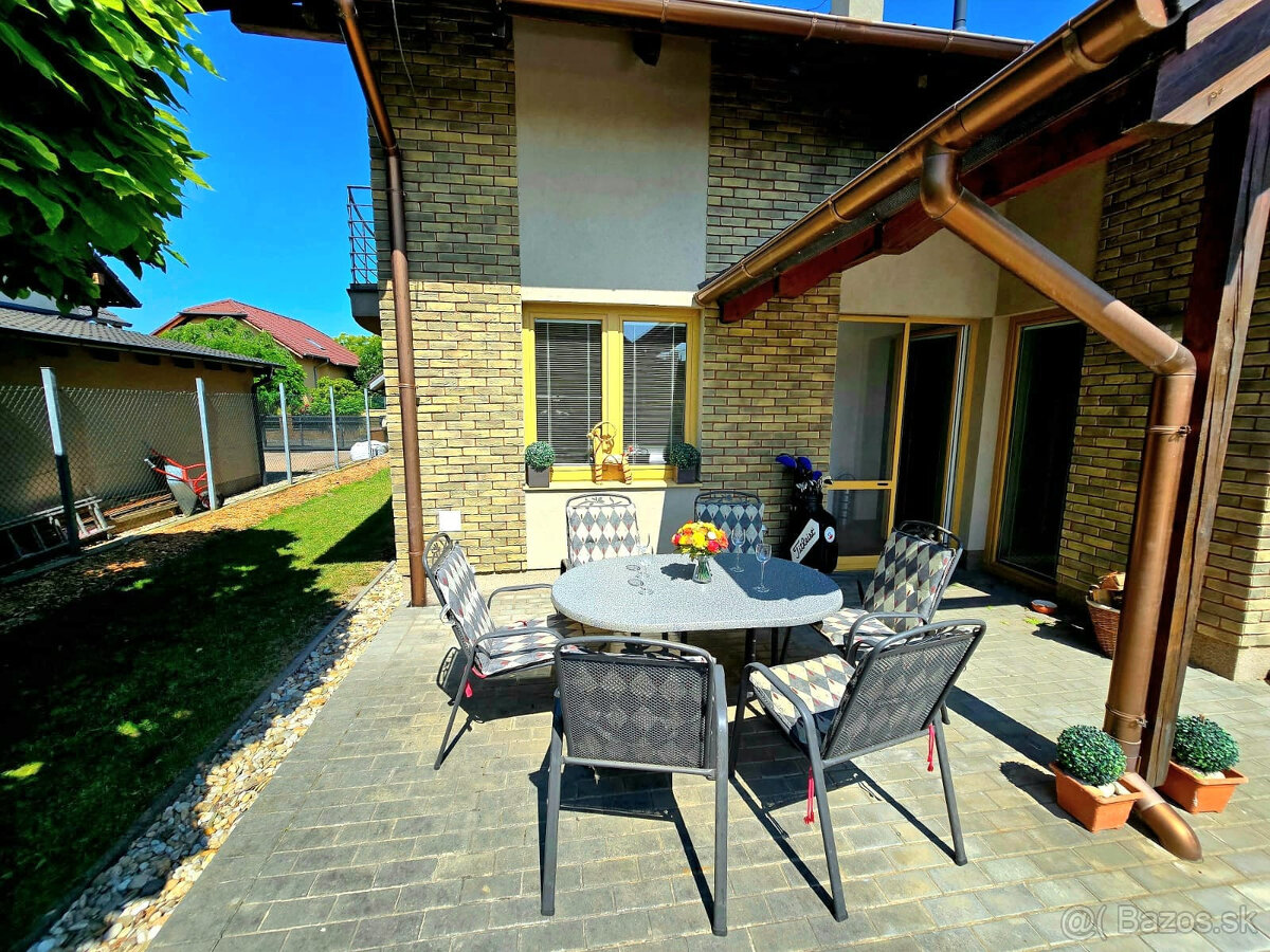 5 izbový rodinný dom Chorvátsky Grob s garážou, bazénom, krb - 14