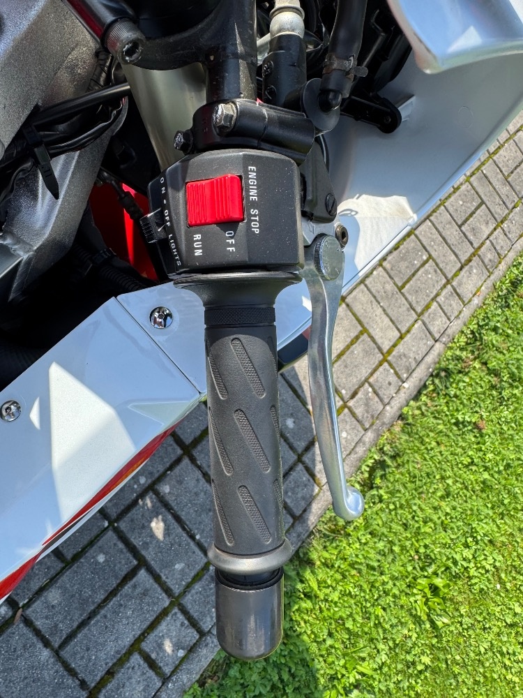 Suzuki GSX-R 400 - 14