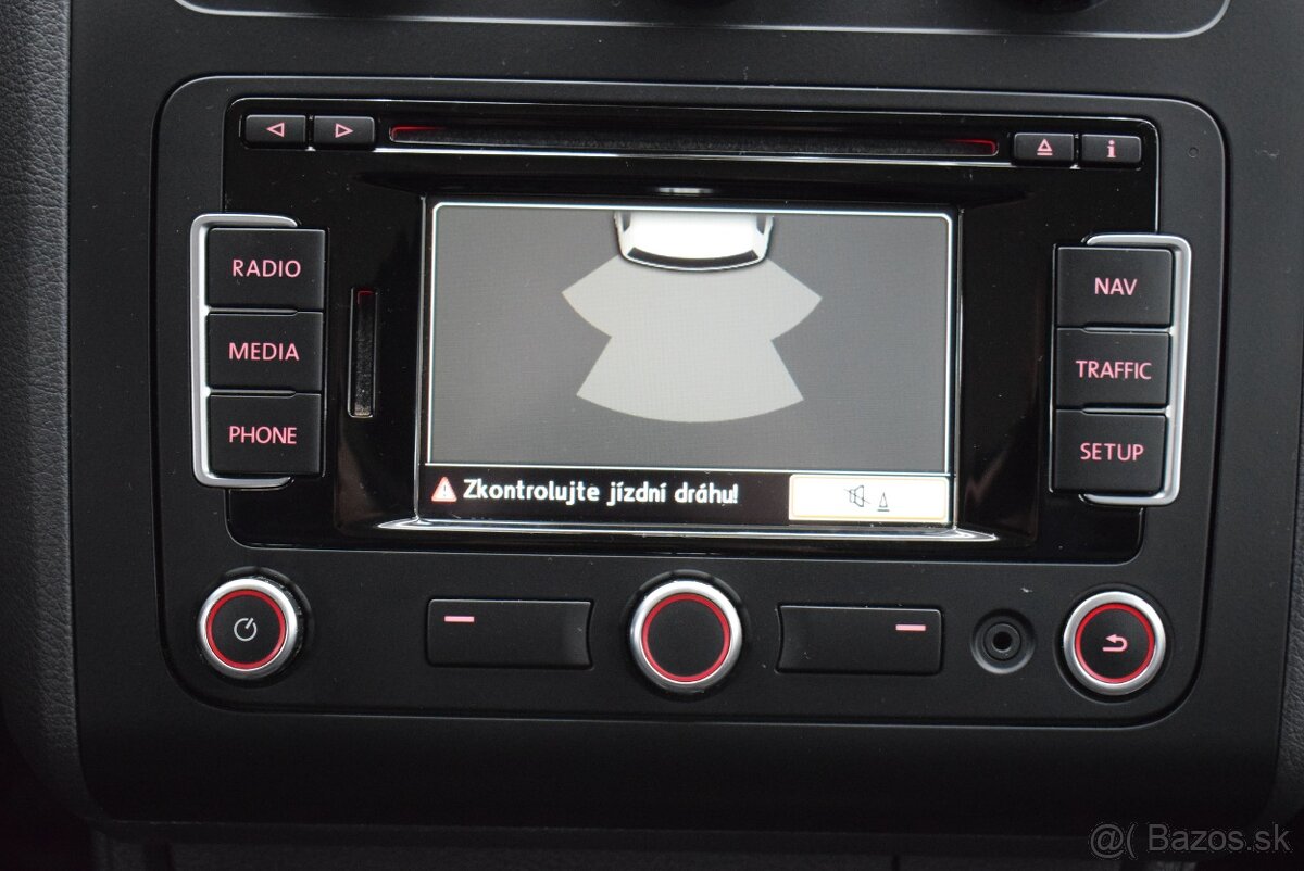 Volkswagen Touran 1,6 TDi 77 kW, 7-míst,NAVI,1.maj., - 14