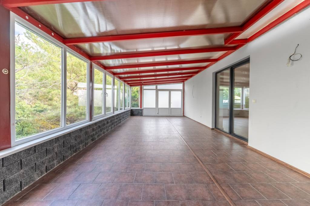 Jedinečný 4-izbový byt, 132m2 pri centre mesta s terasou - 14