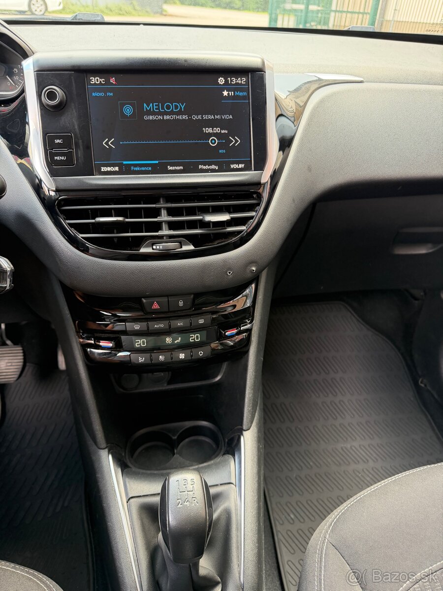 Peugeot 208 1,2i - 14