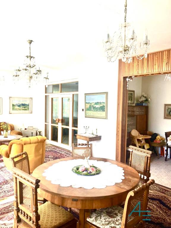 Vila, 6 i, aj pre dve rodiny, na firmu , so záhradou v cent - 14