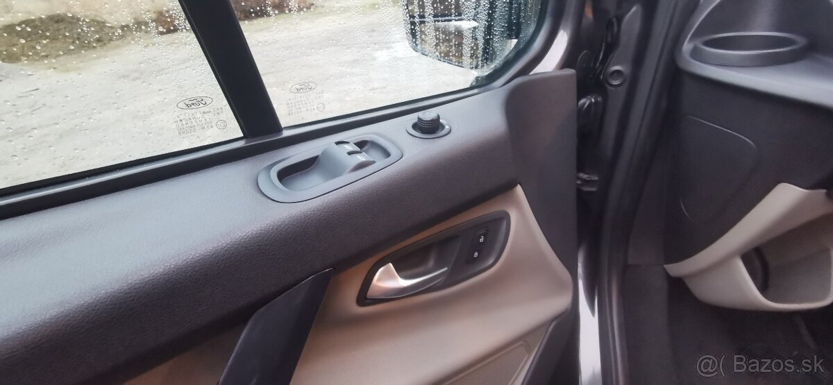 Ford Tourneo Custom Titanium L2H1/8miest/2,0TDCi/125kW/1.gen - 14