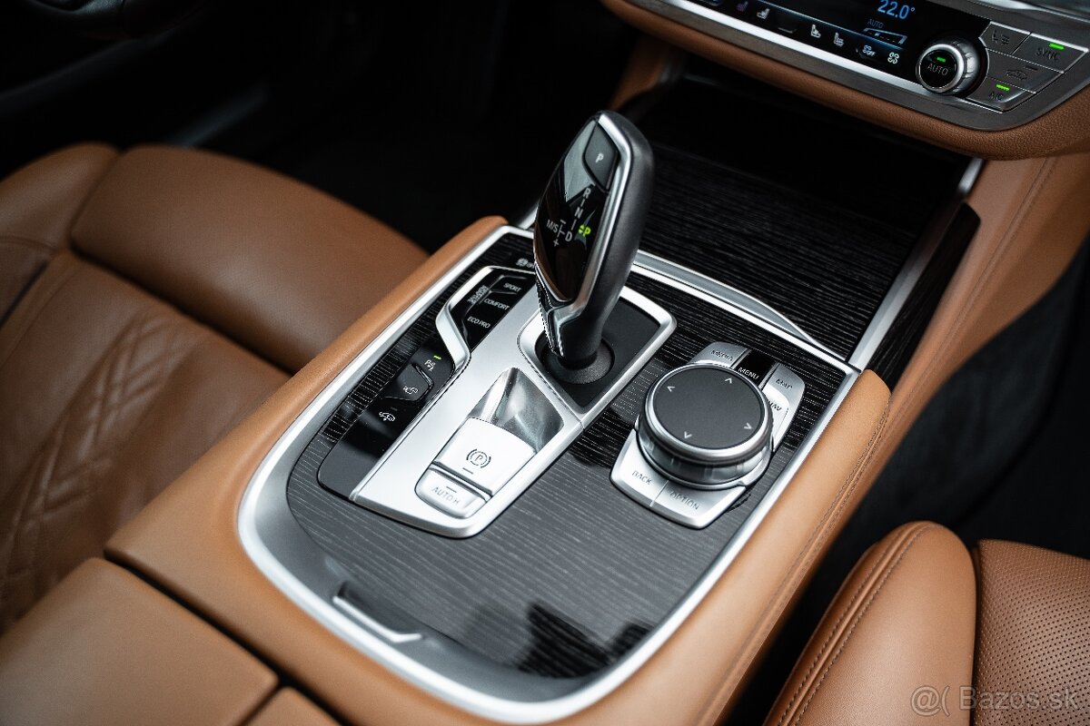 BMW 750i X-Drive Na prenájom - 14