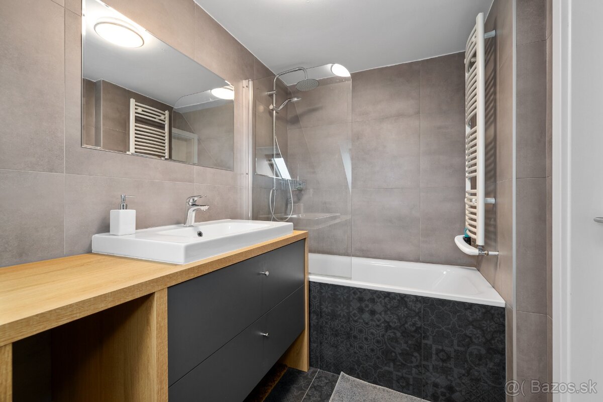 NA PREDAJ- ZAUJÍMAVÝ- 2-IZBOVÝ- MEZANÍN- RUŽINOV- KOŠICKÁ - 14