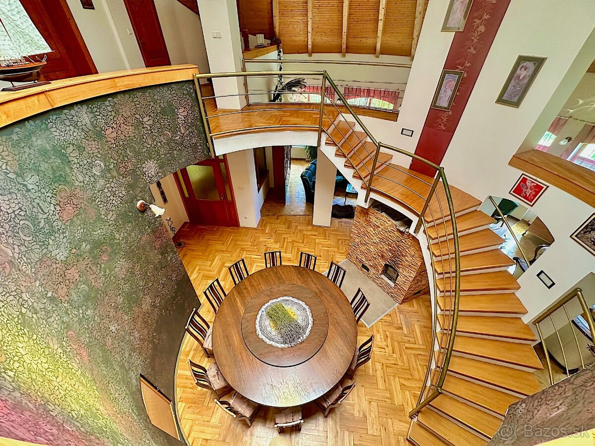 7-izb. Rodinný dom s bazénom na pozemku 5.100 m2 - 14