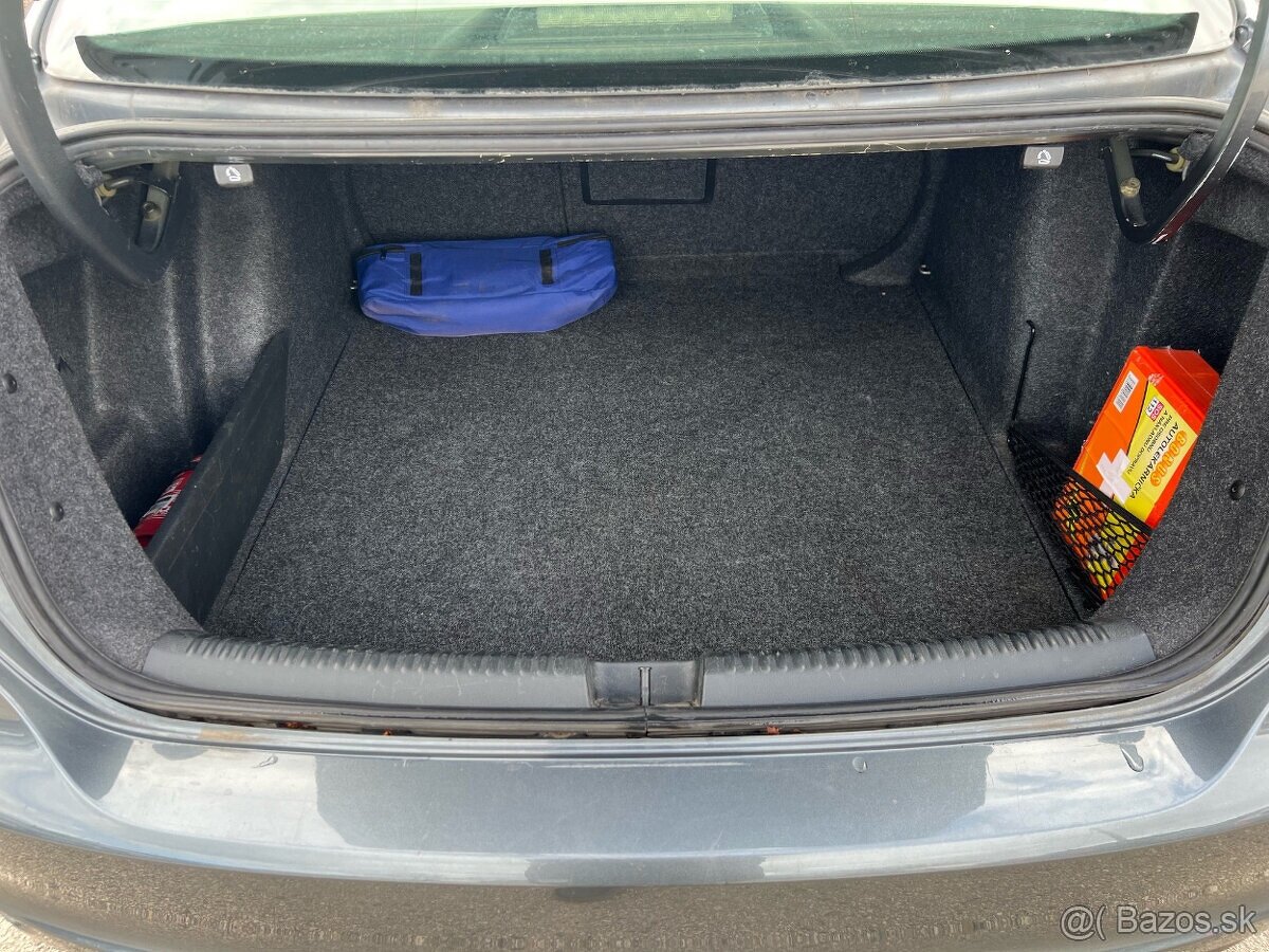 VW Jetta 1.6 TDI diesel, 77KW, MT5, rok:08.2011. - 14