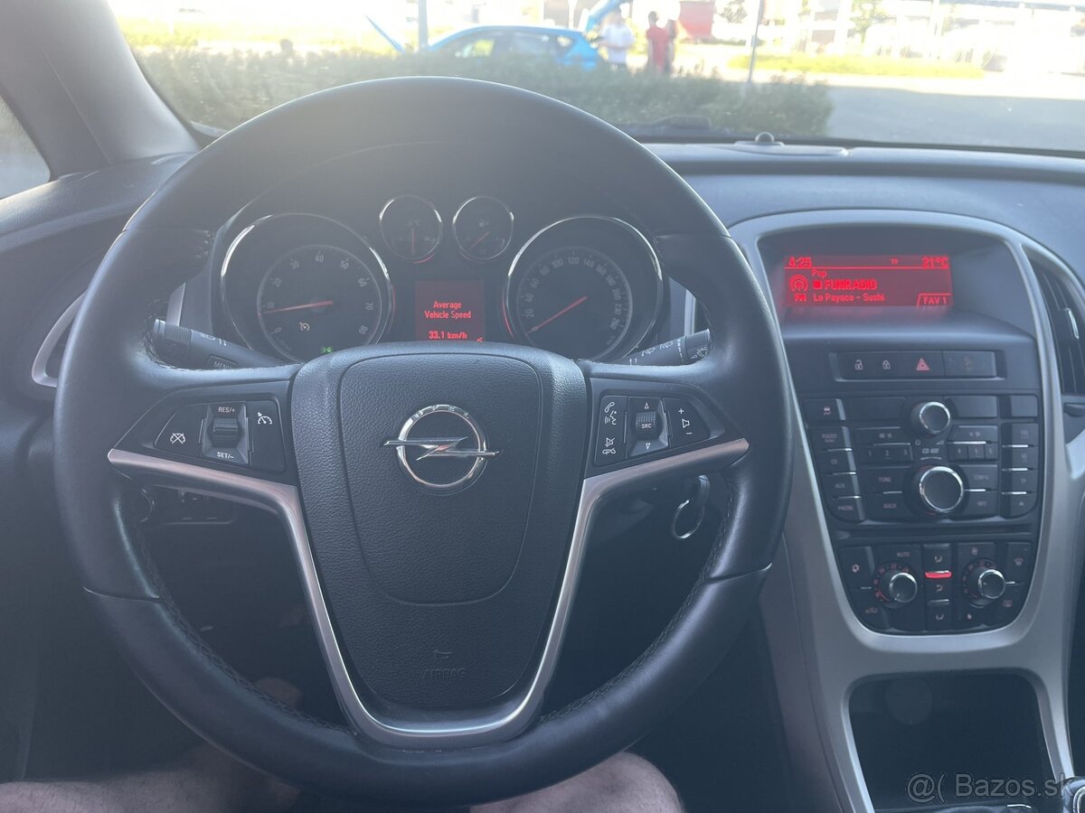 Opel Astra J 1,6 benzín - 14