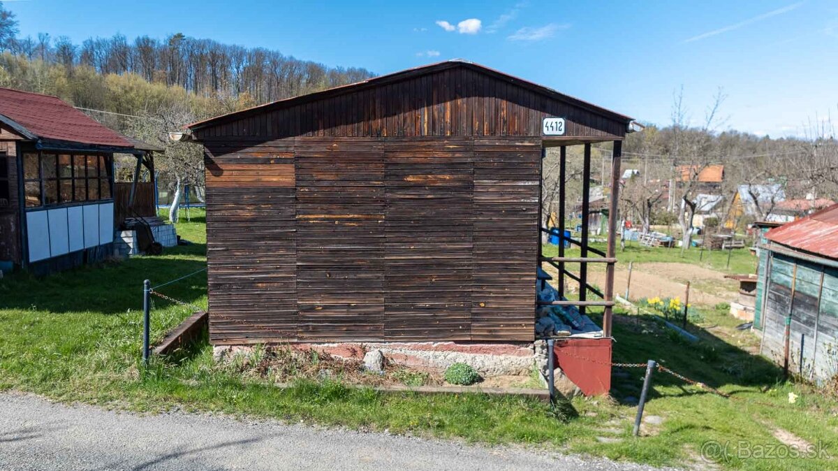 Chatka so záhradou v Záhradkárskej osade Zvolen pod Strážou - 14