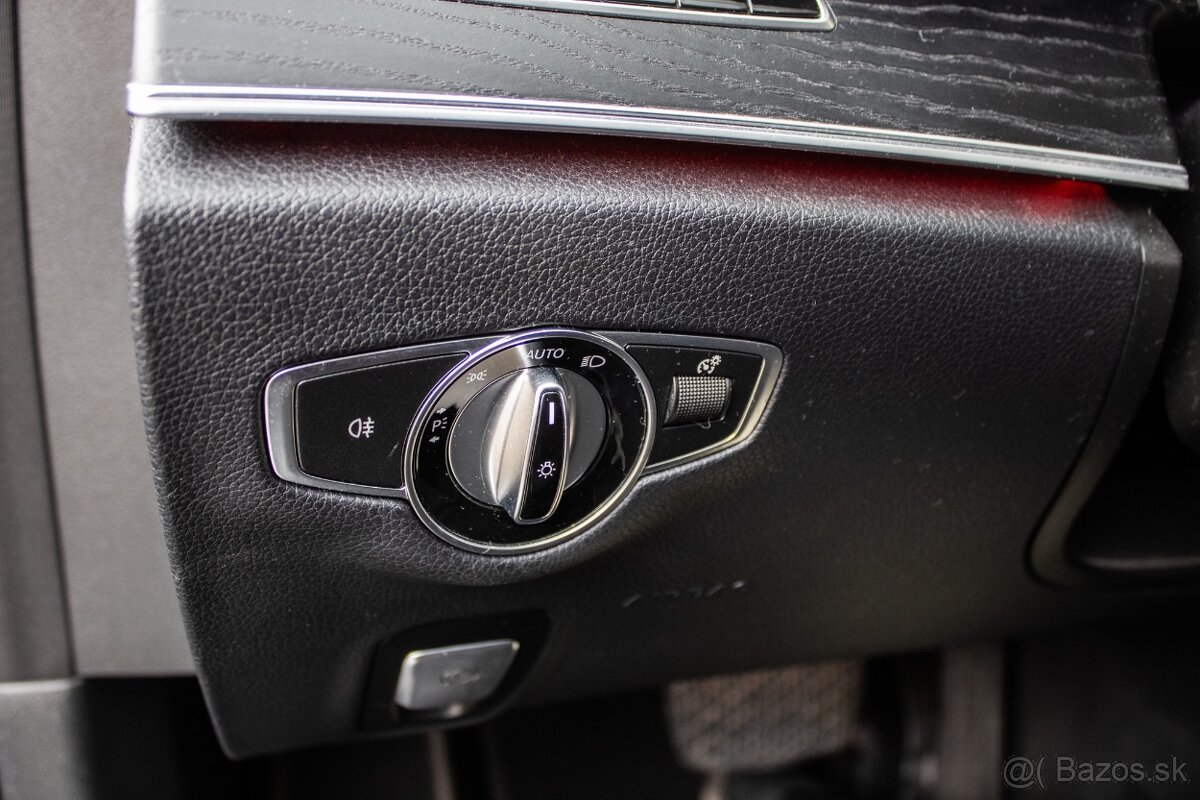 Mercedes-Benz E trieda Kombi 400 4MATIC A/T - 14